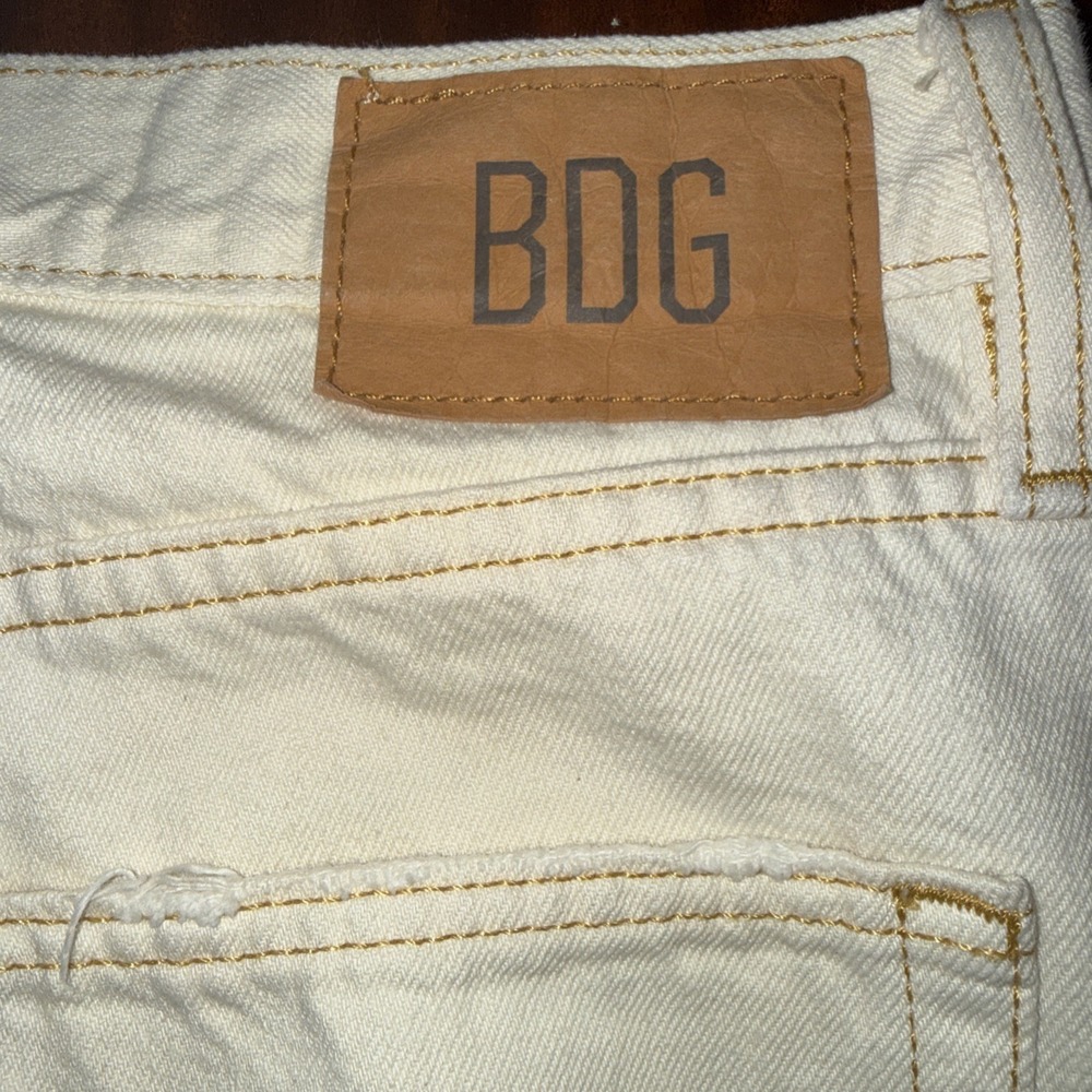 BDG Urban Outfitters Cowboy Jeans Women's Size 31 Ivory Distressed Raw Hem - Picture 4 of 8